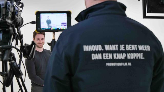 Collega's filmen voor bedrijf 5 video formats met collega's