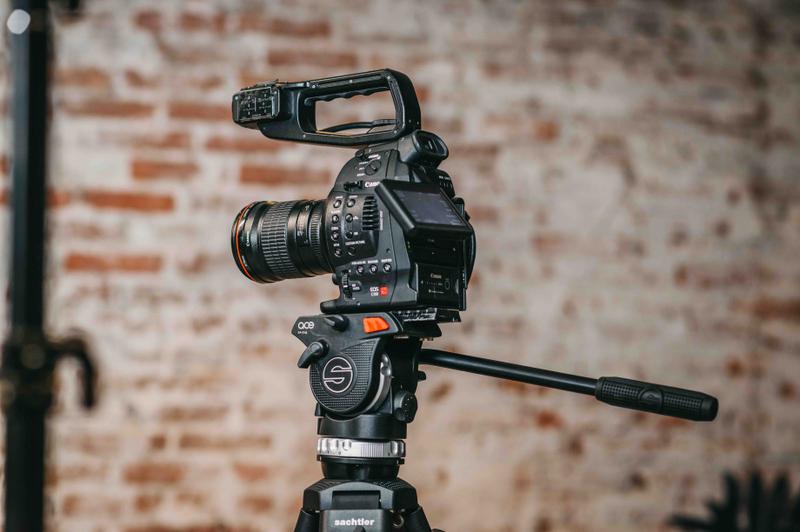 Canon C100 camera Filmen met canon EOS camera