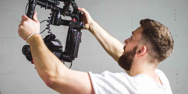 Cameraman met stabilizer